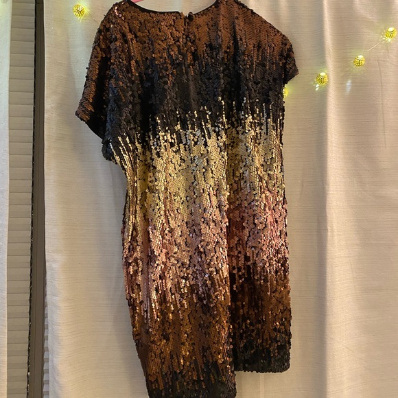 Sequin Shift Dress size 8 great for the holidays! Bought from Bloomingdales - Picture 4 of 5